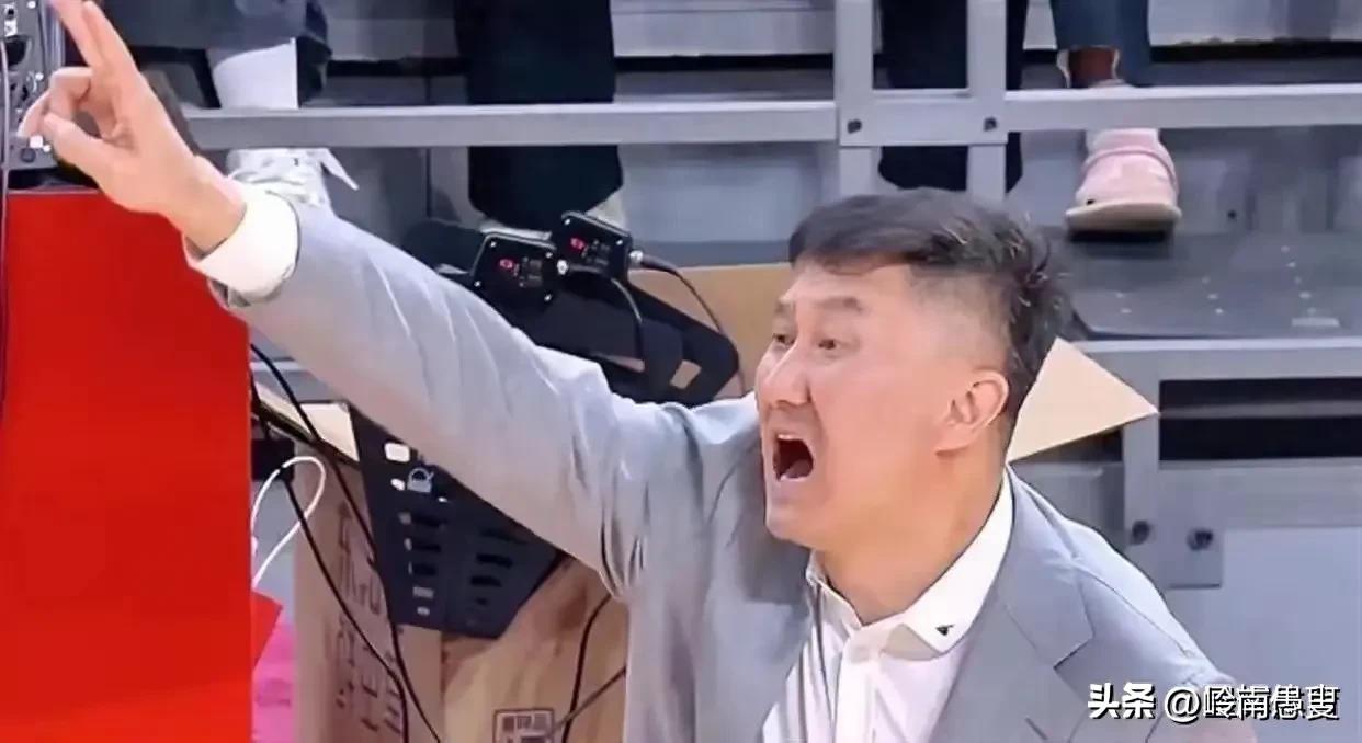 换帅如换刀。
辽宁队换帅之后，球队焕然一新。
看看广东队目前一滩烂泥，会不会换帅