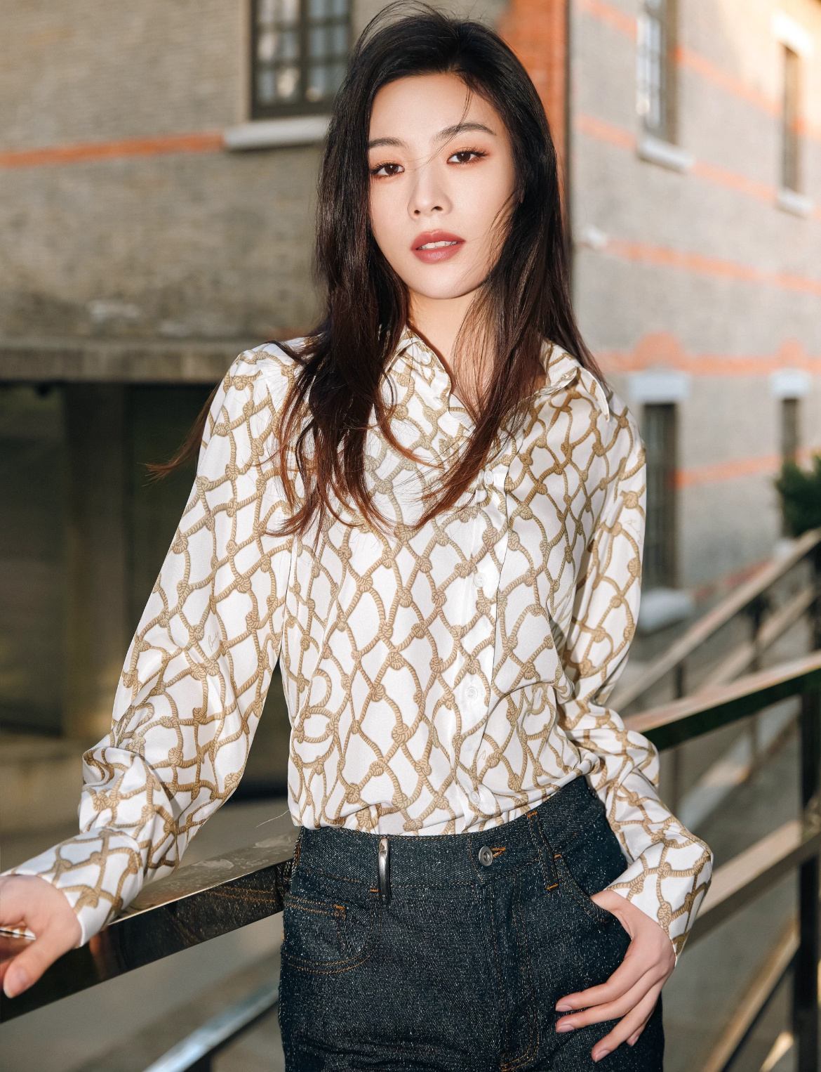 陈丽君｜最新品牌大片，上身Burberry2025仲夏系列﻿，随性出游，摩登时尚