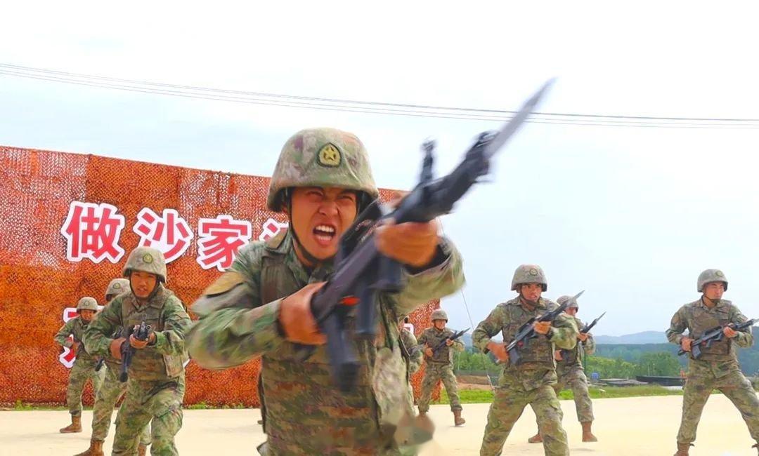 #铸剑中原[超话]##早安军营##原原说早晚安# “打仗不分寒暑，练精练强打赢本