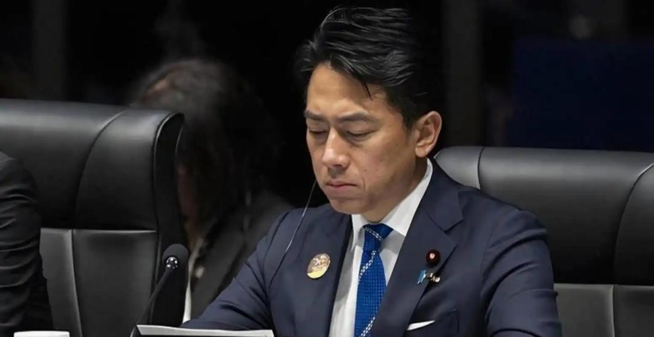 7月12日，新加坡《联合早报》报道称，据日本媒体消息，日本防卫大臣小泉进次郎近期