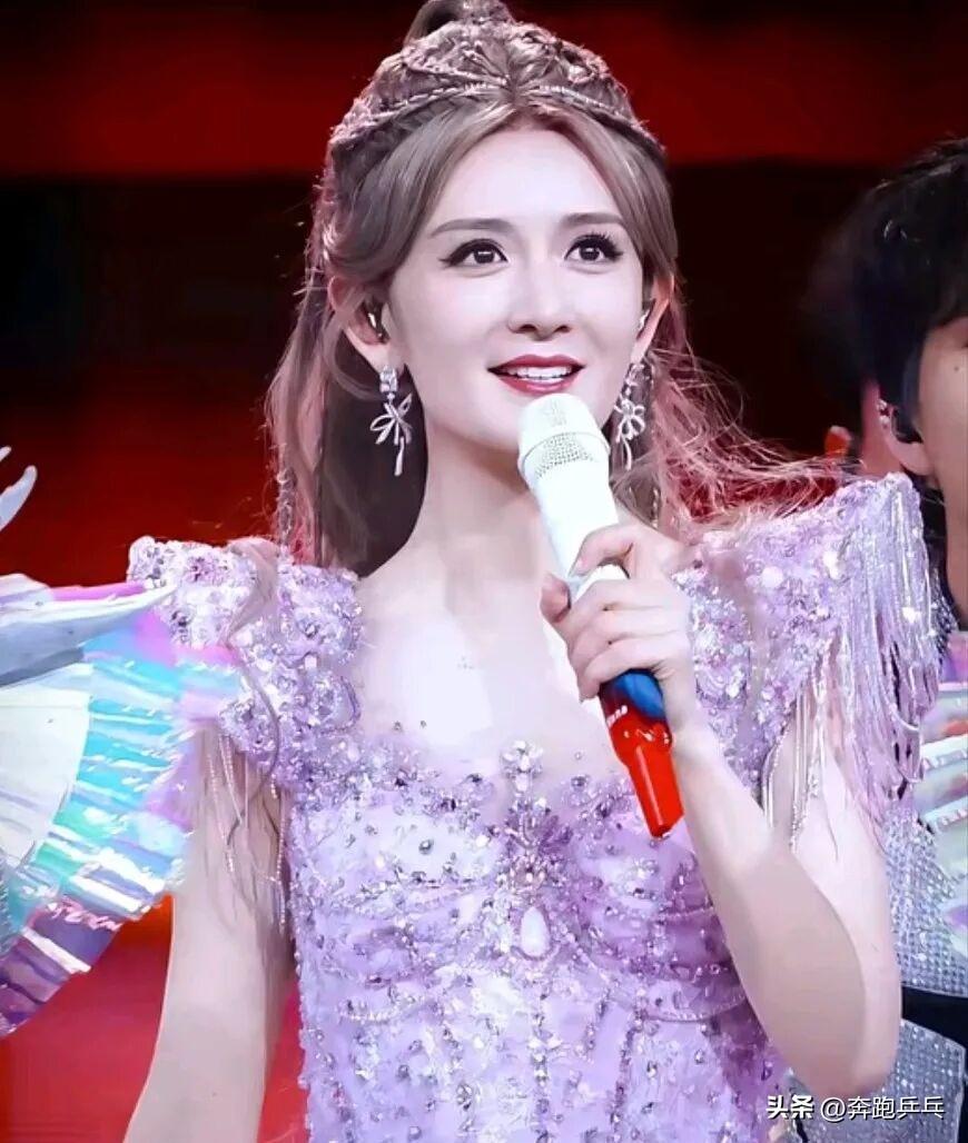 谢娜想要自救只有一条路！那就是将所有巡演收入全部捐给慈善机构，或者捐给国防事业！