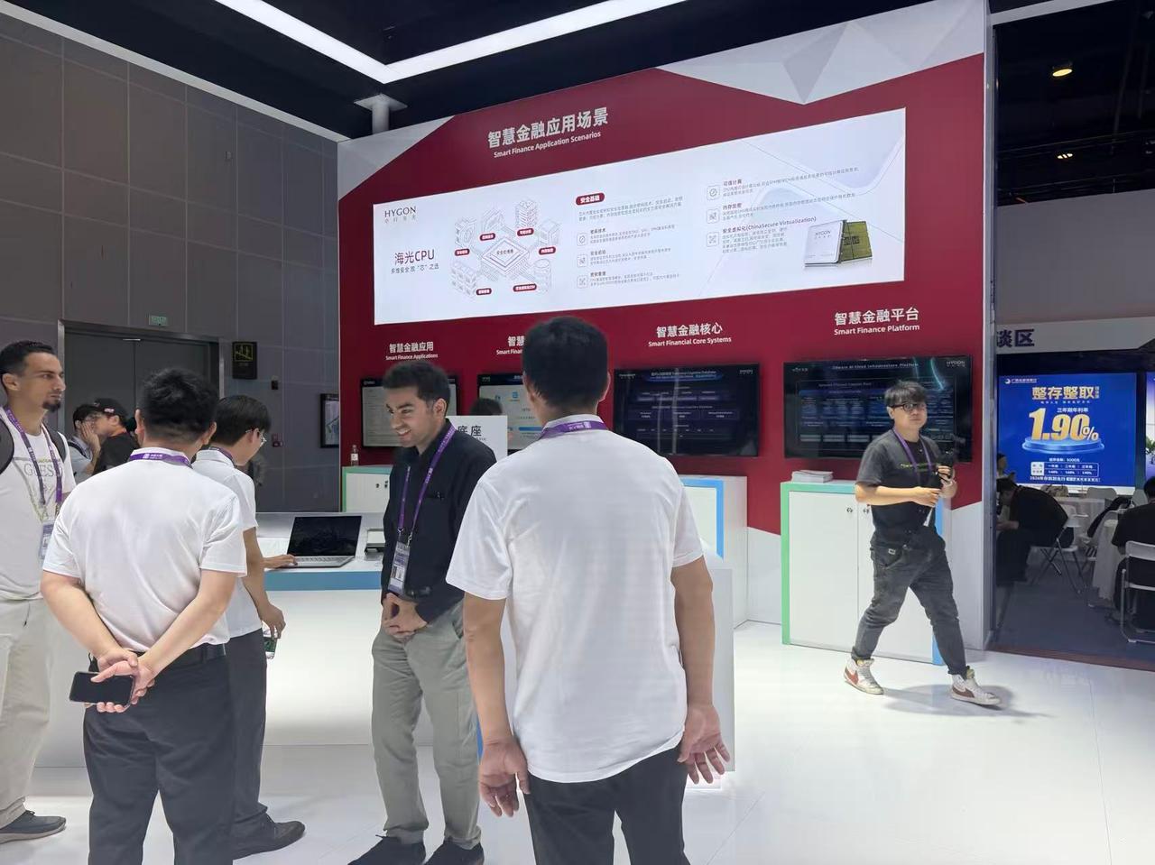 东博会上海光甩出算力底座，金融AI落地直接提速
大模型满天飞，真上生产系统就露怯