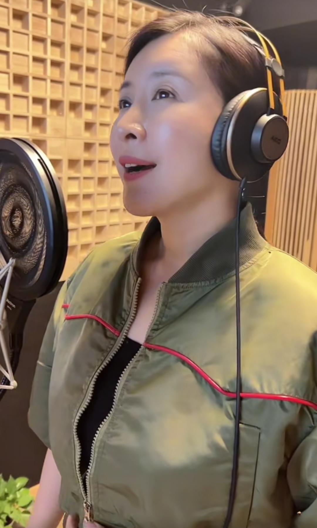 太奇怪了？二十年前玉芬像个中年妇女，可二十年后的玉芬却像少女，这是怎么回事？
