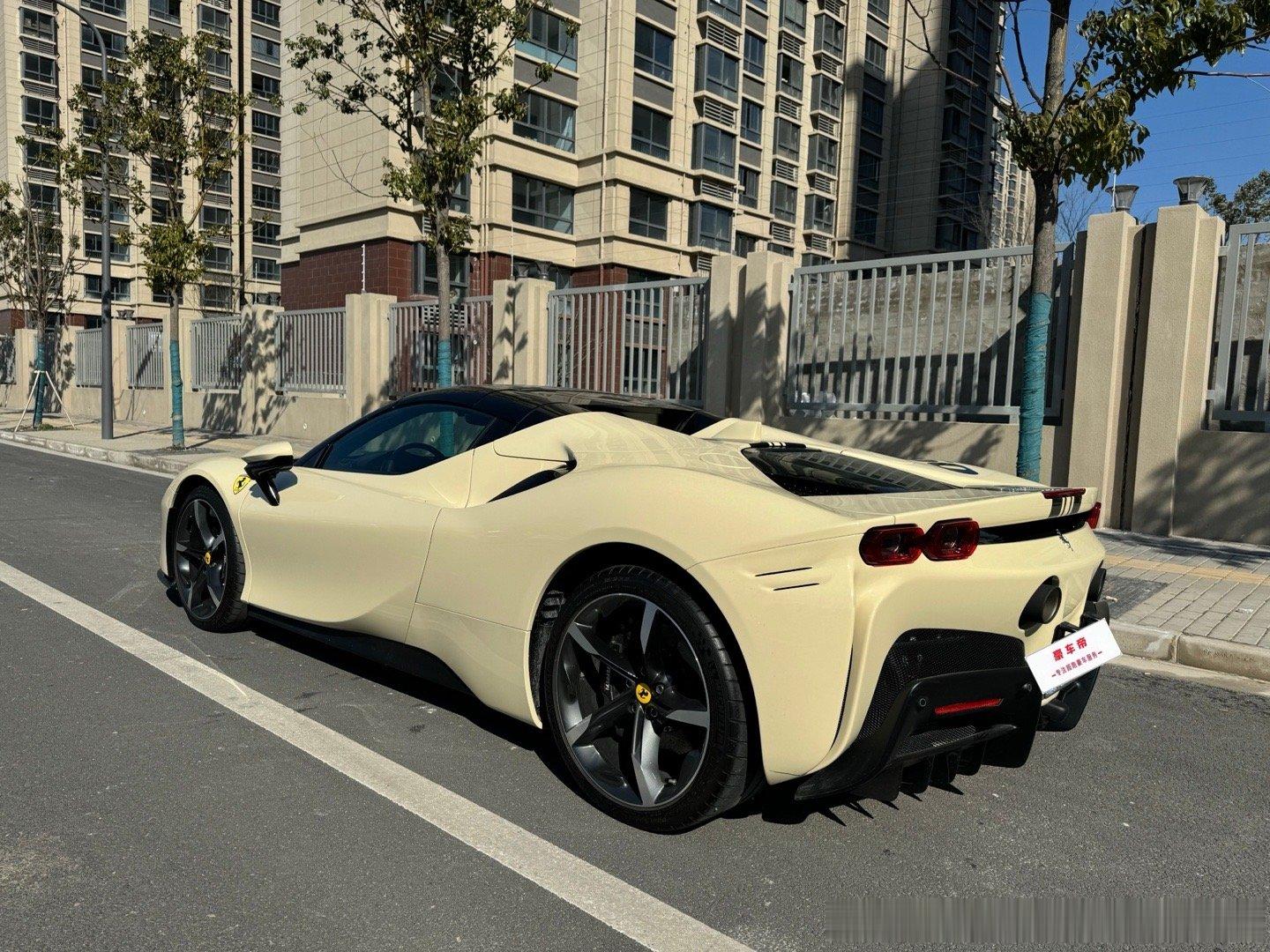 这配色真的很棒 象牙白法拉利22年 法拉利SF90 Spider 1500公里 
