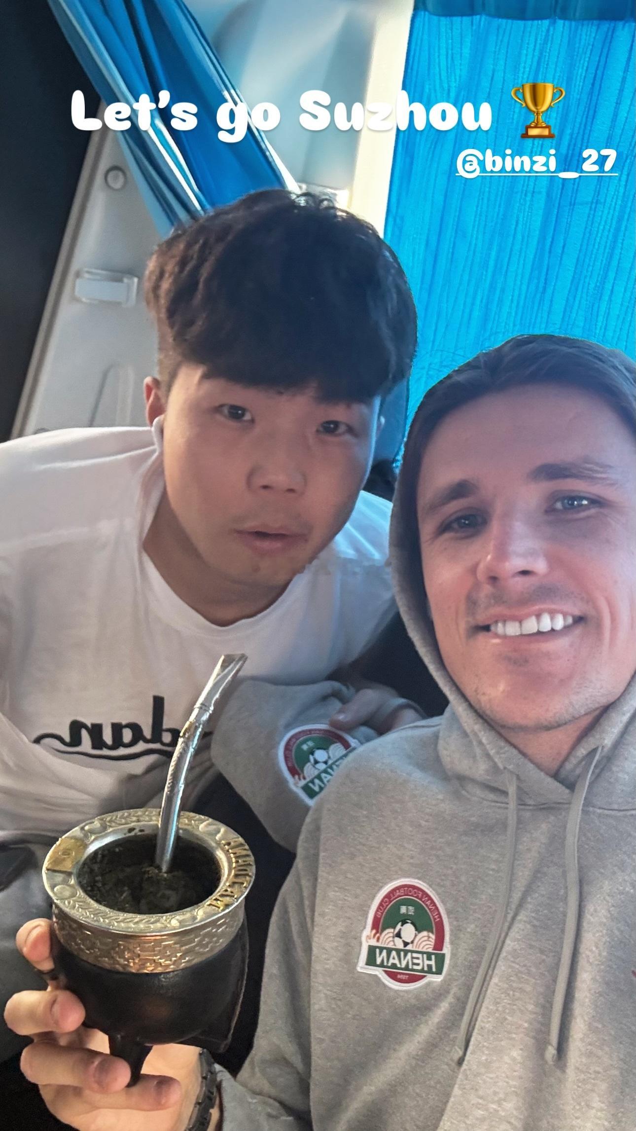 河南队今天早上从上海出发，前往今年足协杯决赛的举办地江苏苏州