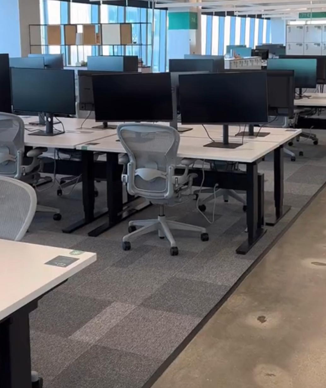 勤恳为老板效力多年，事事替公司着想，到头来只是可有可无的工具！

我在同一家公司