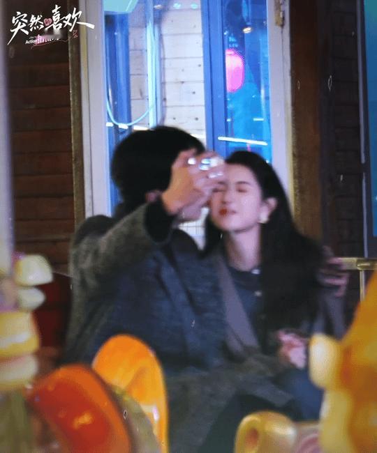 陈星旭一只手环抱王玉雯花絮 ber没人跟我说这俩这么好磕啊！陈星旭王玉雯新剧游乐