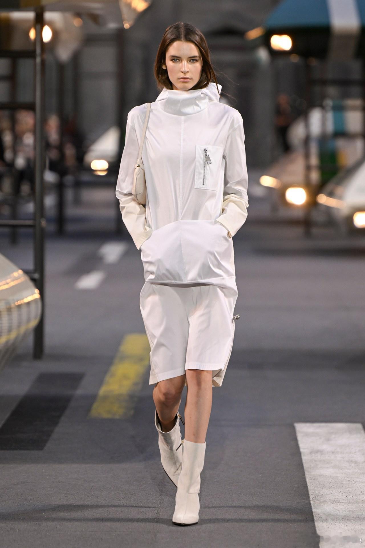 巴黎时装周runway2027春夏时装周 Louis Vuitton Sprin