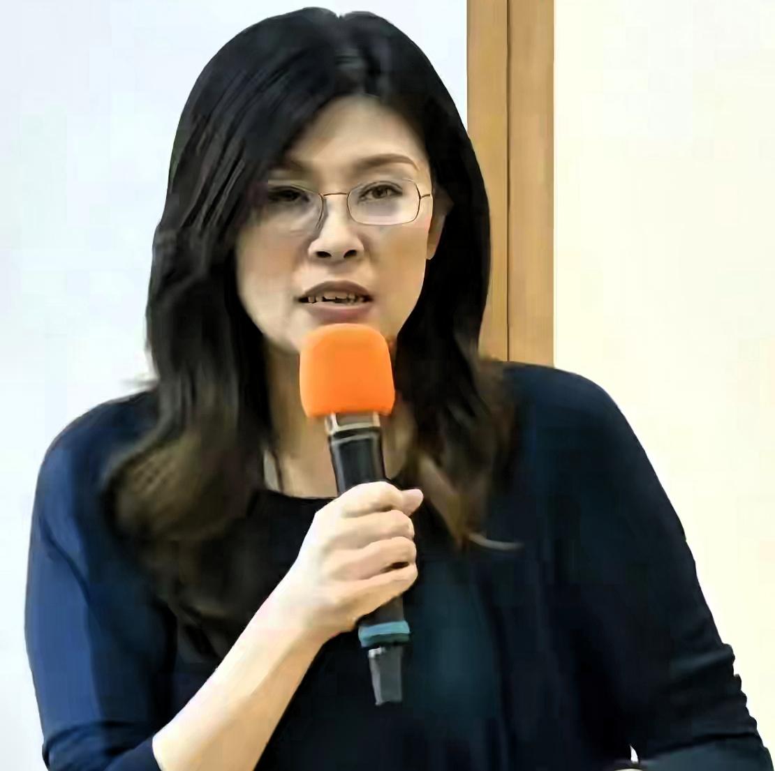 不躲不藏讲真话，郑丽文在嘈杂舆论里守住清醒，这份勇气太稀缺
 
当下台湾舆论场被