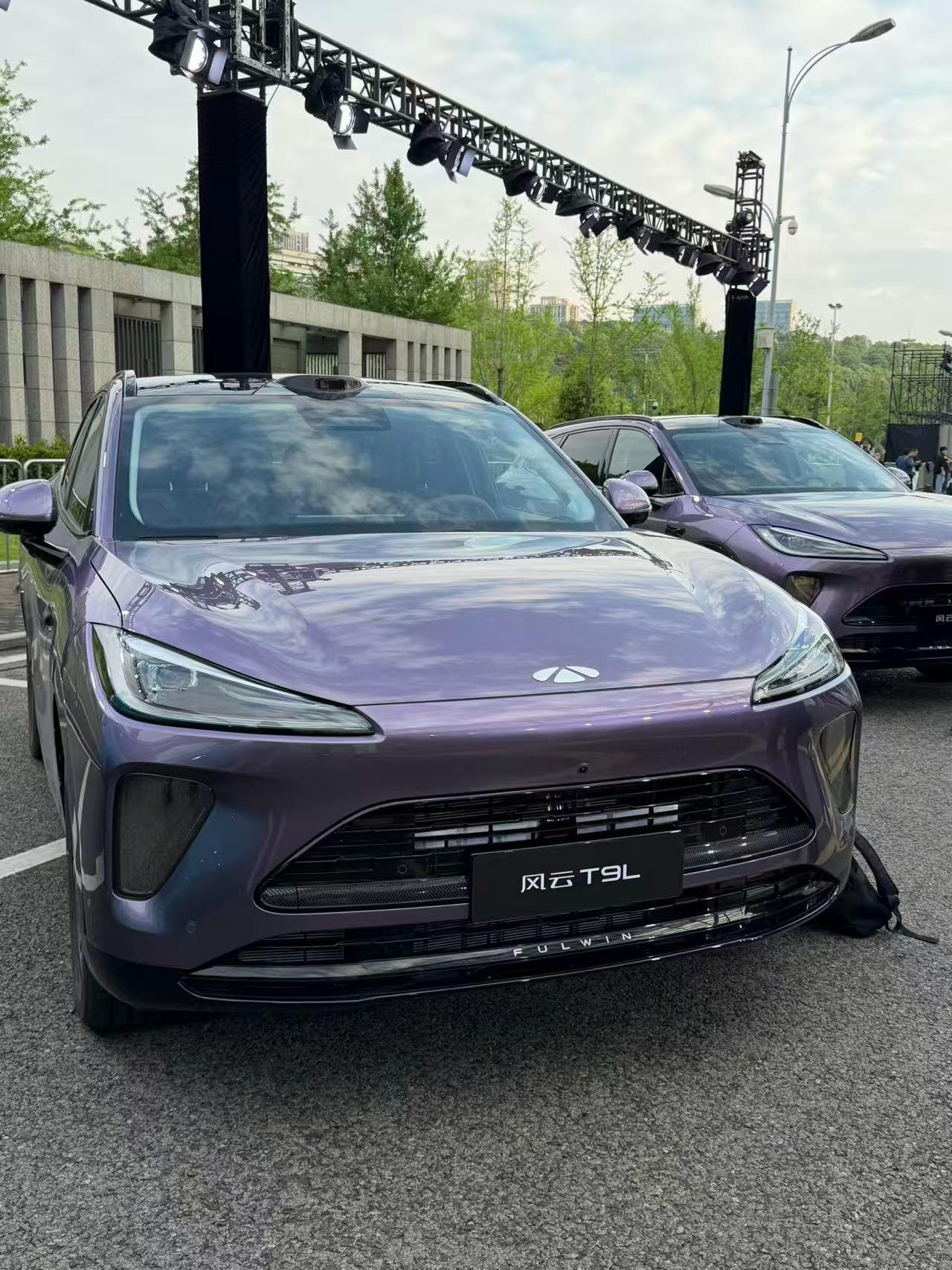 落地重庆，顺带看了机场车流，算是正式到地方了。专程过来参加发布会，近距离实拍风云