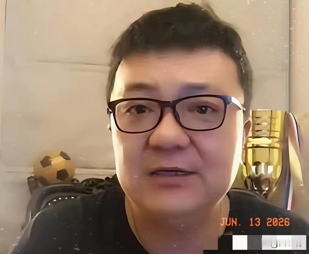 6月10日晚，董路在直播中撕破脸：“中国足协没害我，真正打压我的是北京足协，视我