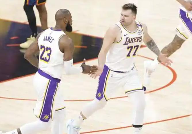 北京时间2月6日11：00，NBA常规赛湖人队主场迎战76人队！

前瞻：湖人以