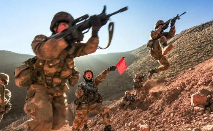 不少人总会疑惑，部分西方国家动辄抱团造势、接连出台各类限制性举措，频频在周边海域