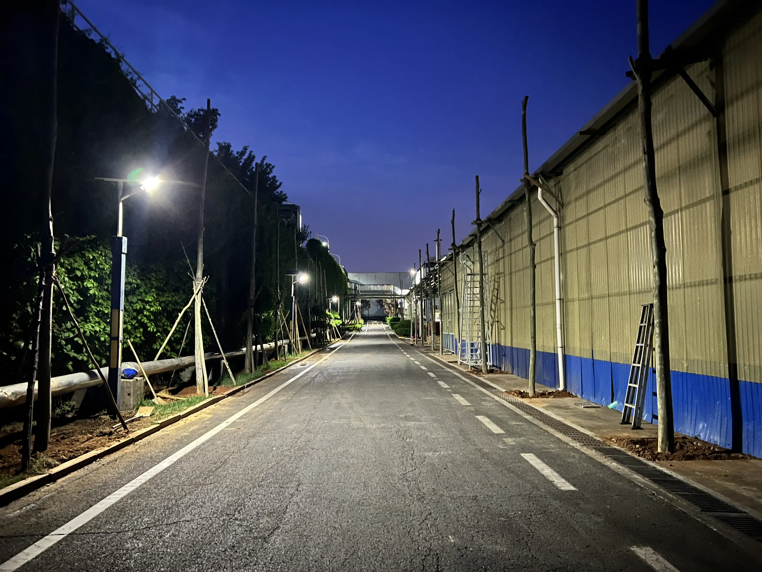 19:30，下班，下班，  找个地方快乐一下。