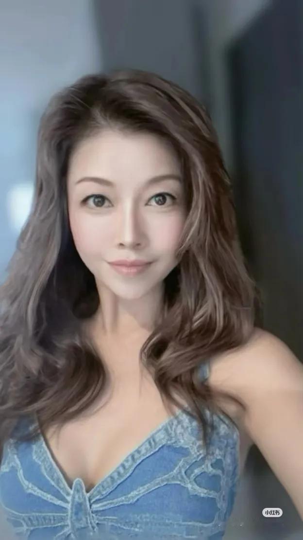 话说日本近几年就推出了许多颜值和气质都相当出众的新晋博主，而AYa是其中之一，凭