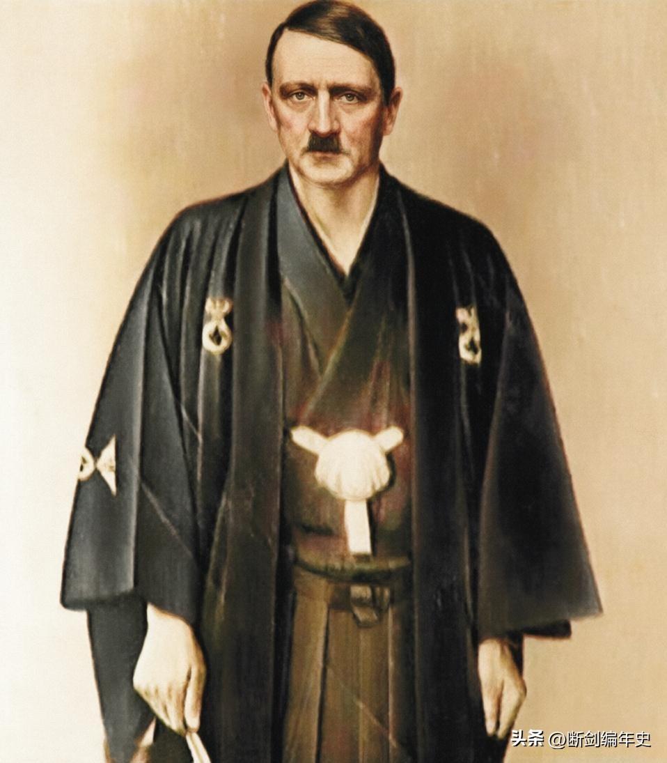 一张罕见的阿道夫·希特勒身着日本和服的照片，可能拍摄于1936年11月纳粹德国与
