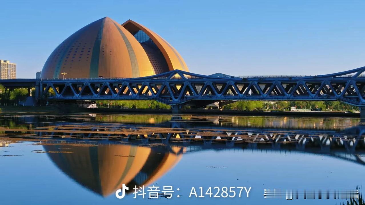 今天又又又被队友好端端的抛弃了[捂脸][捂脸][捂脸]

我住楼下，队友住楼上，
