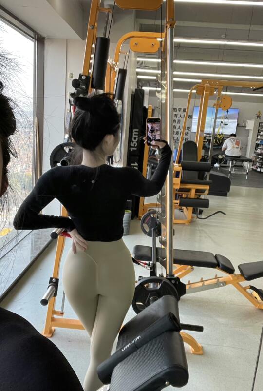 健身日常 当健身成为一种习惯 保持热爱 钱和身材总要搞一个吧 健身教练...