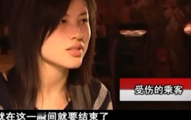 江西女导游车祸昏迷14天，醒来后就告诉母亲：“救我的人，是个白衣男子！”医护人员
