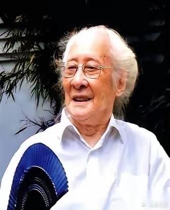 一个老画家，110岁。98岁的时候，他跑去爬峨眉山。102岁，又去登了泰山。人家