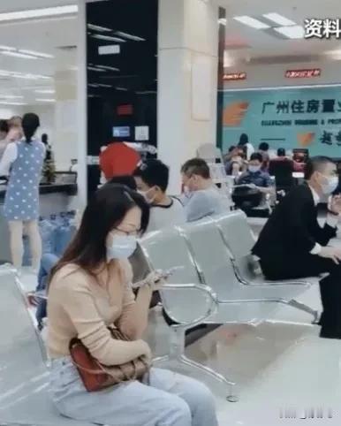 什么‼️1991年前生的办不了40年房贷🔥🔥
新政策您看了吗？
近日央行国家