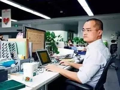 读懂王兴的商业思维，赚钱的机会藏在不起眼的小事里
 
很多人都想找到赚钱的门路，