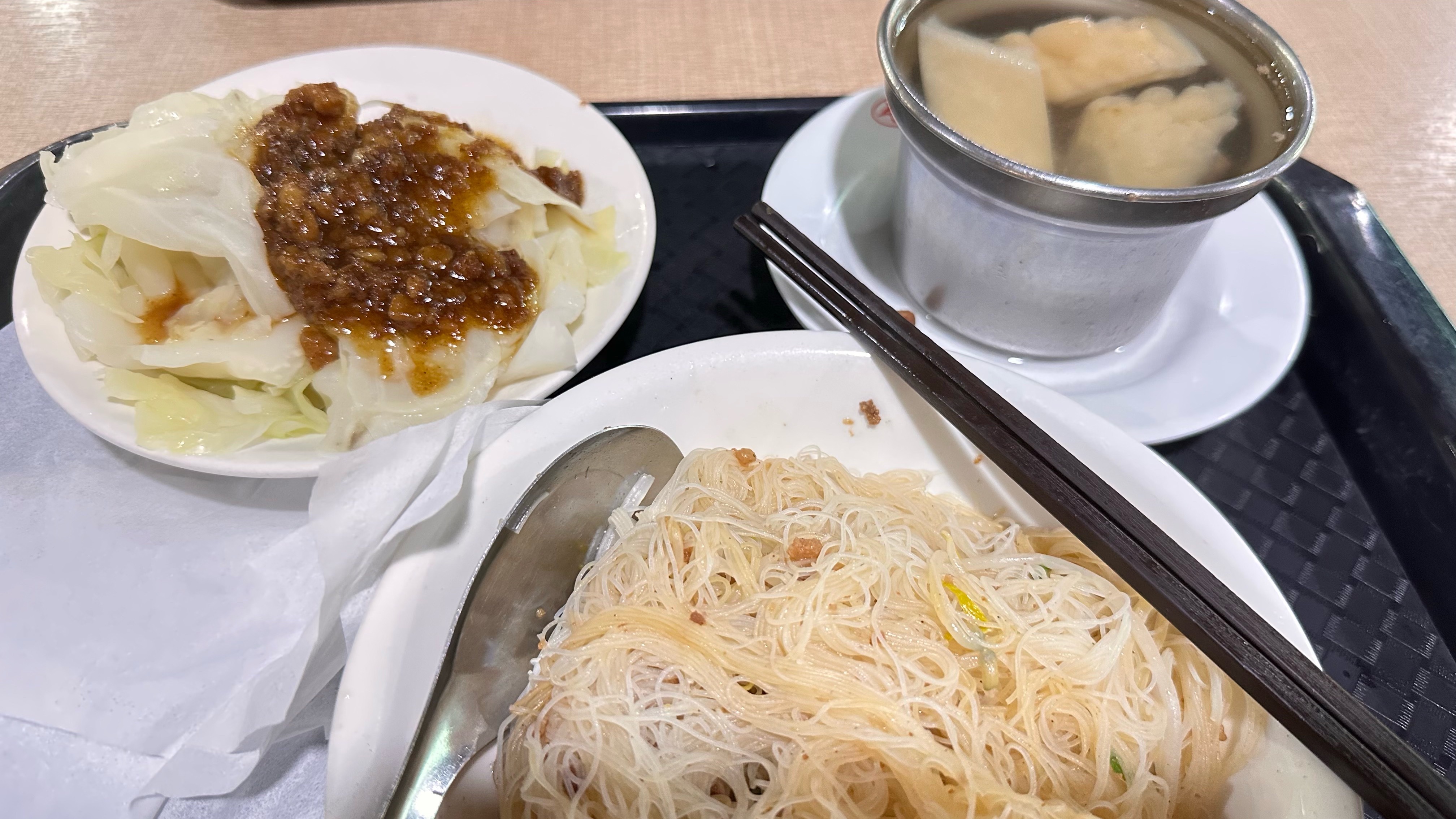 有时间吃饭要偷笑了[捂嘴哭] ​​​