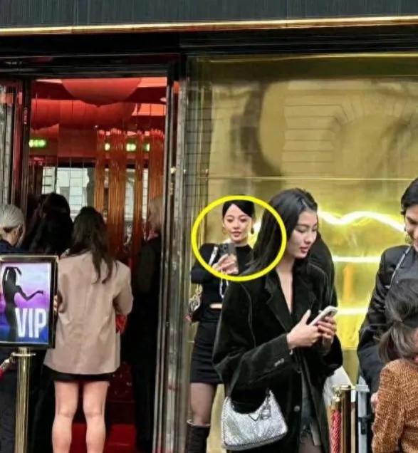 [发怒][发怒][发怒]看来央视要把张嘉倪“软封杀”了，连带着把她的海报都撤了！