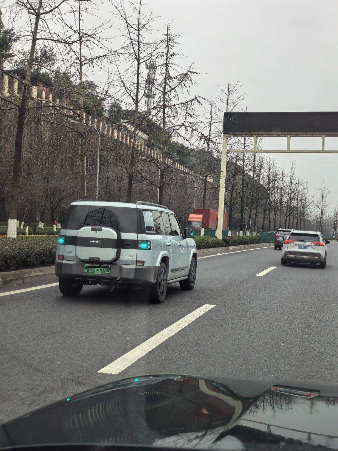 城区小蓝灯越来越多车味的那些小事