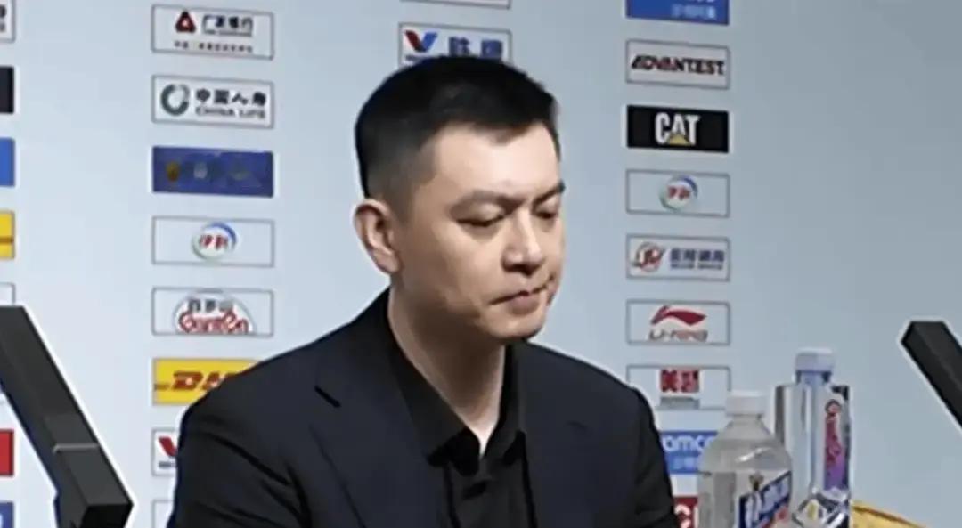 威尔斯再伤，辽宁季后赛悬了
 
膝盖旧伤复发，核磁报告写着副韧带轻度撕裂，队医直