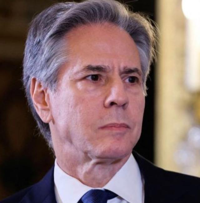 美国前任国务卿布林肯在一场公开采访中讲了一番话：真正让华盛顿不安的，可能不是民调