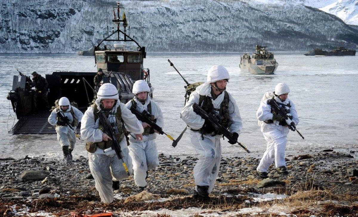 🇬🇧❄️ 在北极，英国皇家海军陆战队正为可能与俄罗斯爆发的武装冲突做准备。据
