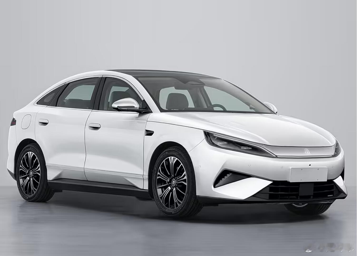 把银子准备好 5款中型轿车新品来袭 比亚迪秦MAX领衔        如今，车市