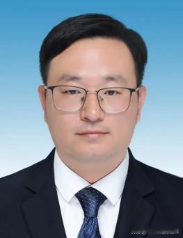 41岁正处，一场酒局毁了这个年轻人。
6月1日通报的党员干部违规吃喝问题，有两个