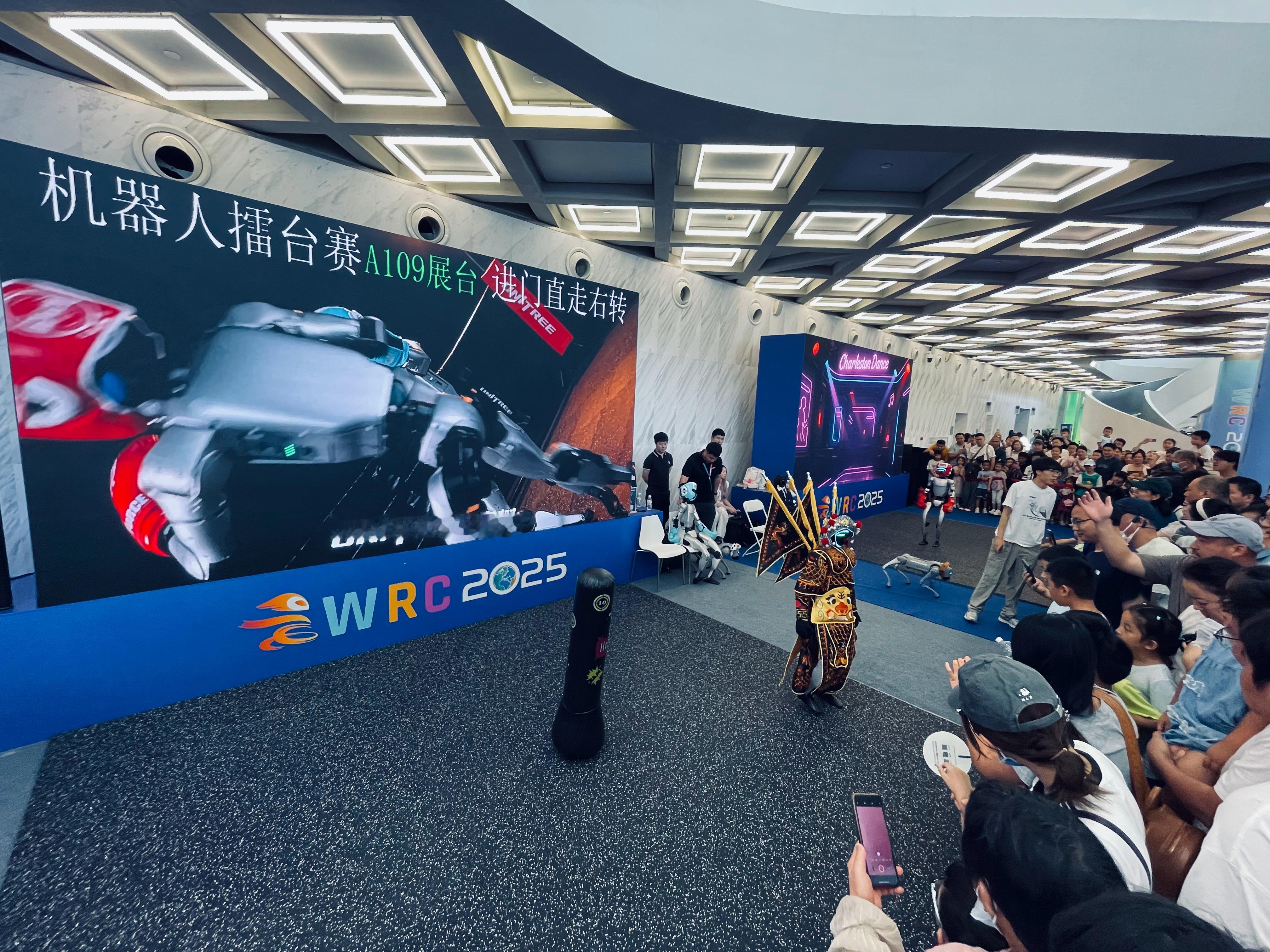 2025世界机器人大会 各个展台都逛了下，有几个发现，说的不对的大家指正：1、从