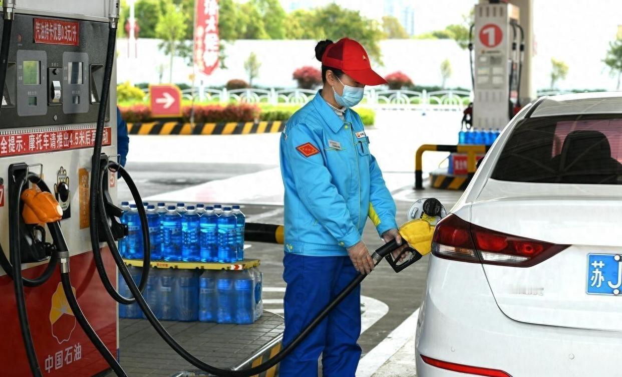 油价一夜大变！今天1月30日调整后，全国加油站92、95汽油最新售价

今天一早