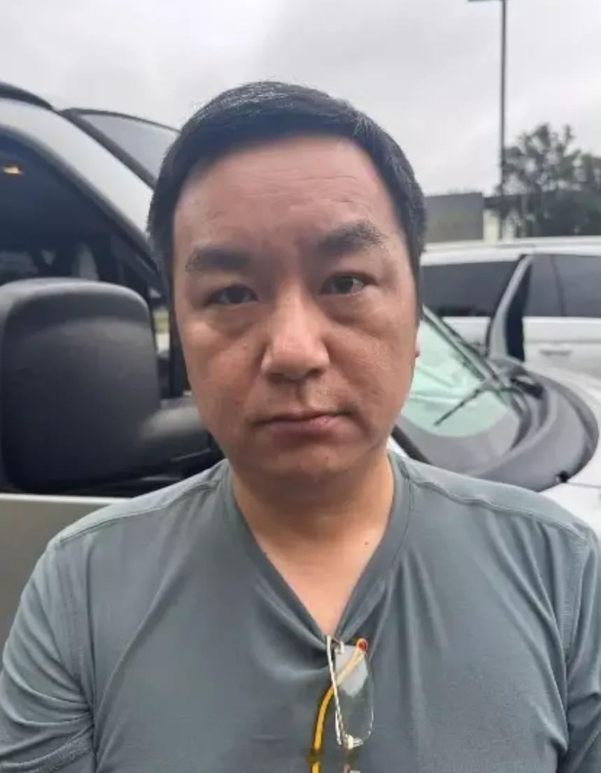 美国抓获一名中国红通逃犯改名逃到美国也没用，涉诈骗4700人涉案15亿人民币美国