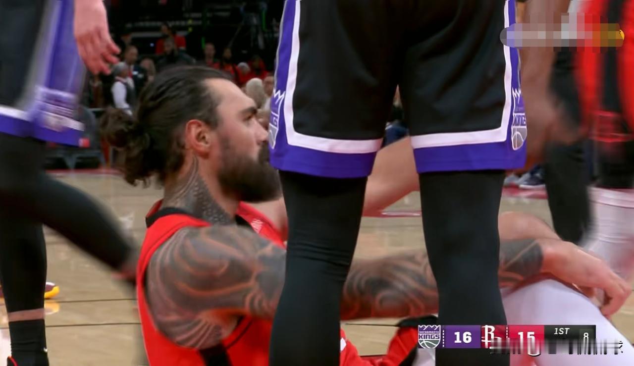 火箭超级球星申京真是太大度了！在今天火箭主场以121：95大胜国王的赛后采访中，