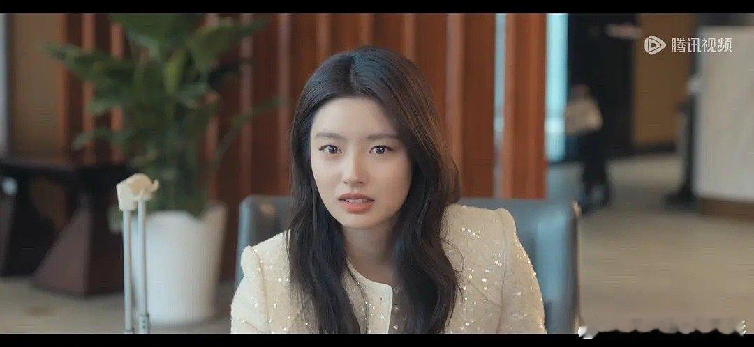 徐若晗这嘴巴，是闭不上一点儿吗[允悲] 记得之前还被纠正过 ​​​