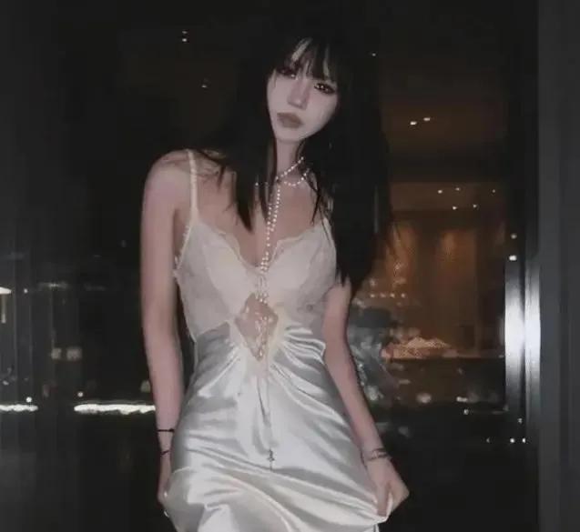 谁说章子怡这个后妈没有用？她在的时候，小苹果就是个乖乖女。她不在了，小苹果就变成