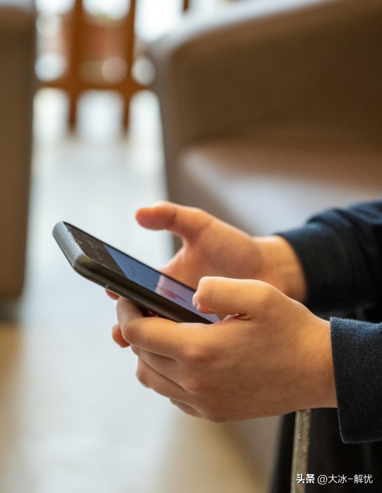 刚看到一条话题，我后背突然一紧。
有媒体发起全民征集，请全国人民给天天用的APP