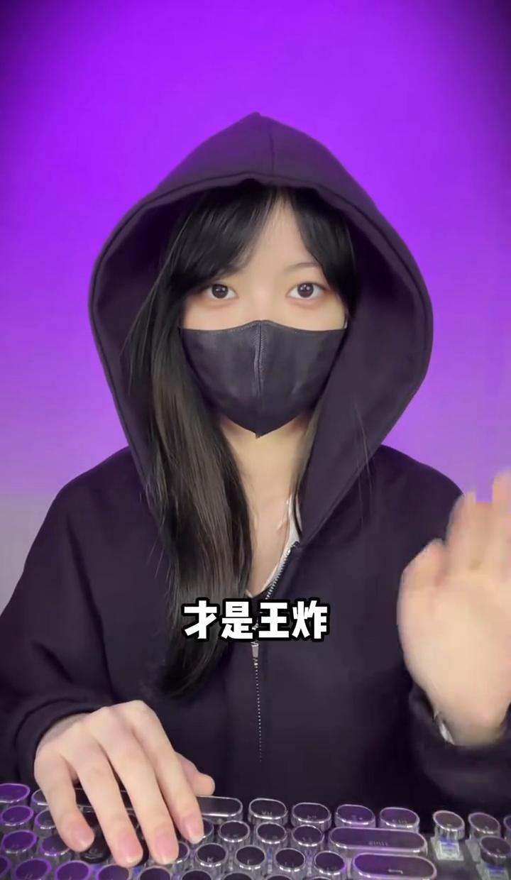 一分钟出PPT，微信里点几下就完事，老板还夸你效率高。
别真当自己是设计大神，A