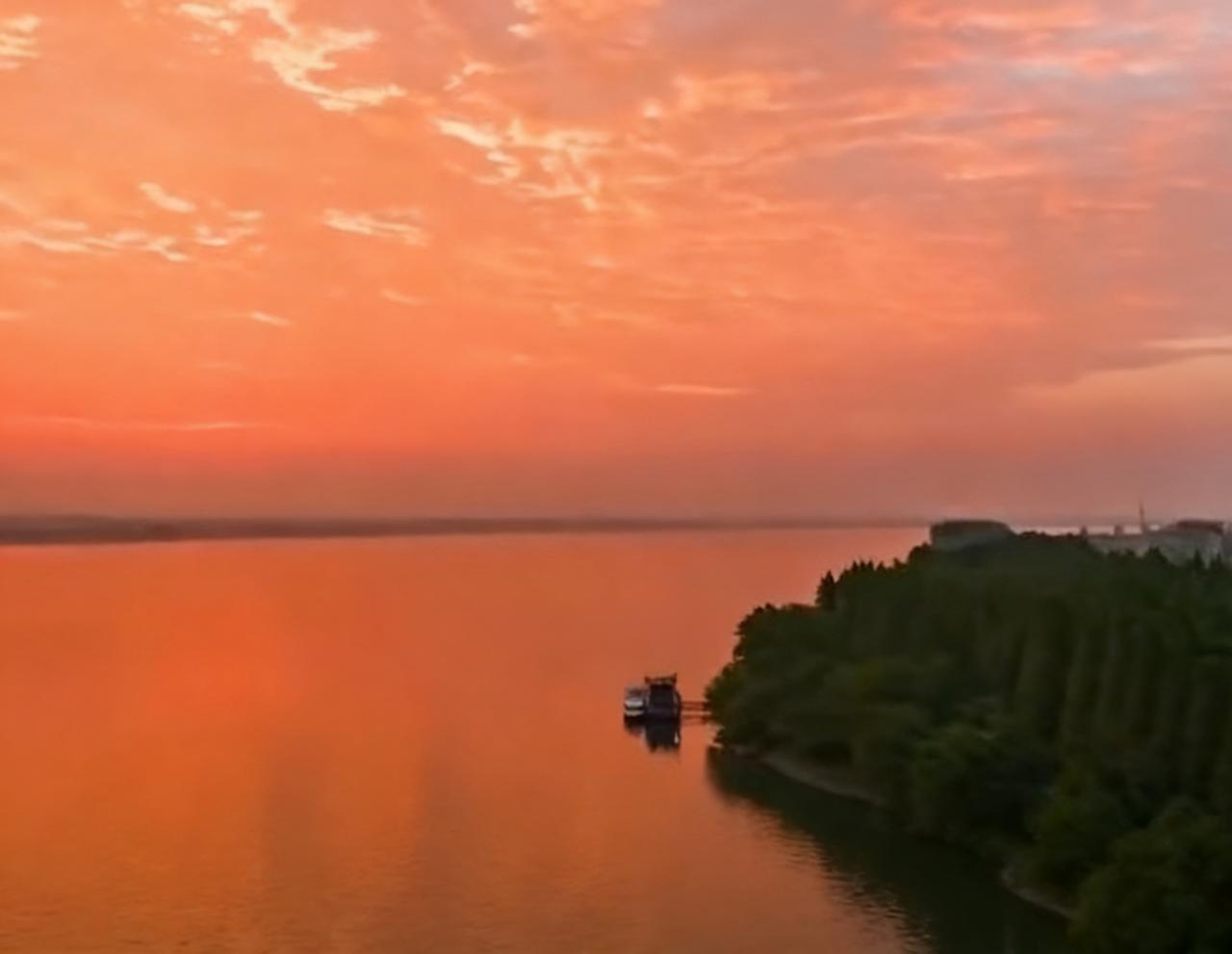 发张你手机里最美的夕阳照可以吗