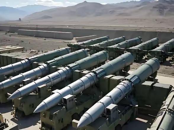 但如果省着点用，每天打几十枚，再想办法从地下的工厂偷偷造一点，撑两三个星期还是有