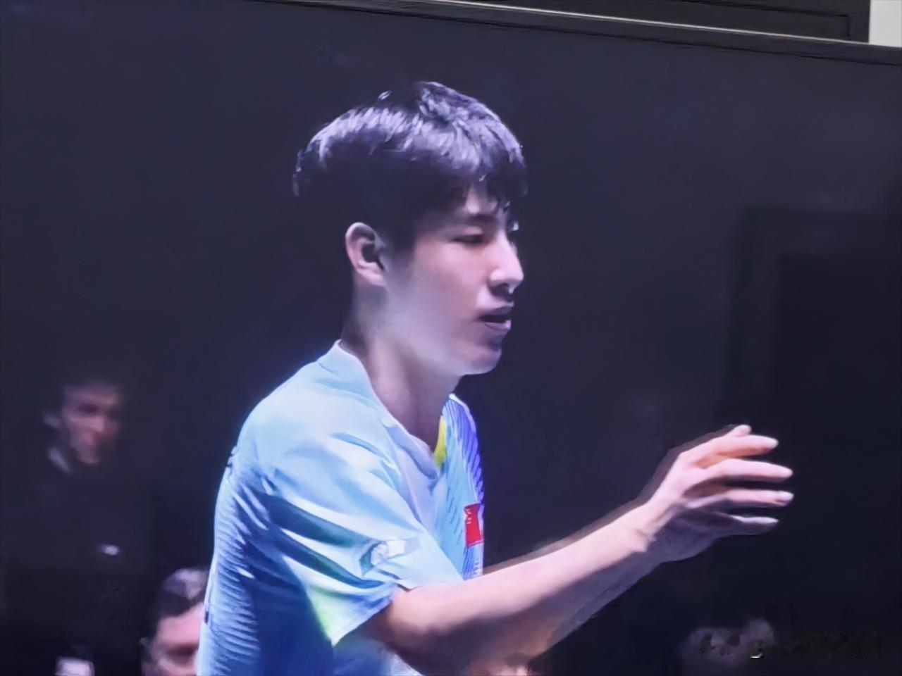 没想到温瑞博被梁靖崑打了个3:0，男乒后继无人，恐失去霸主地位。
刚刚，WTT蒙