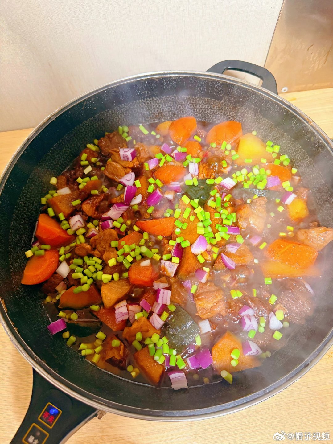 贾冰做的徐福烩饭贾冰艾特沈腾品鉴自己做的徐福烩饭 贾冰做的徐福烩饭，贾冰这表情，