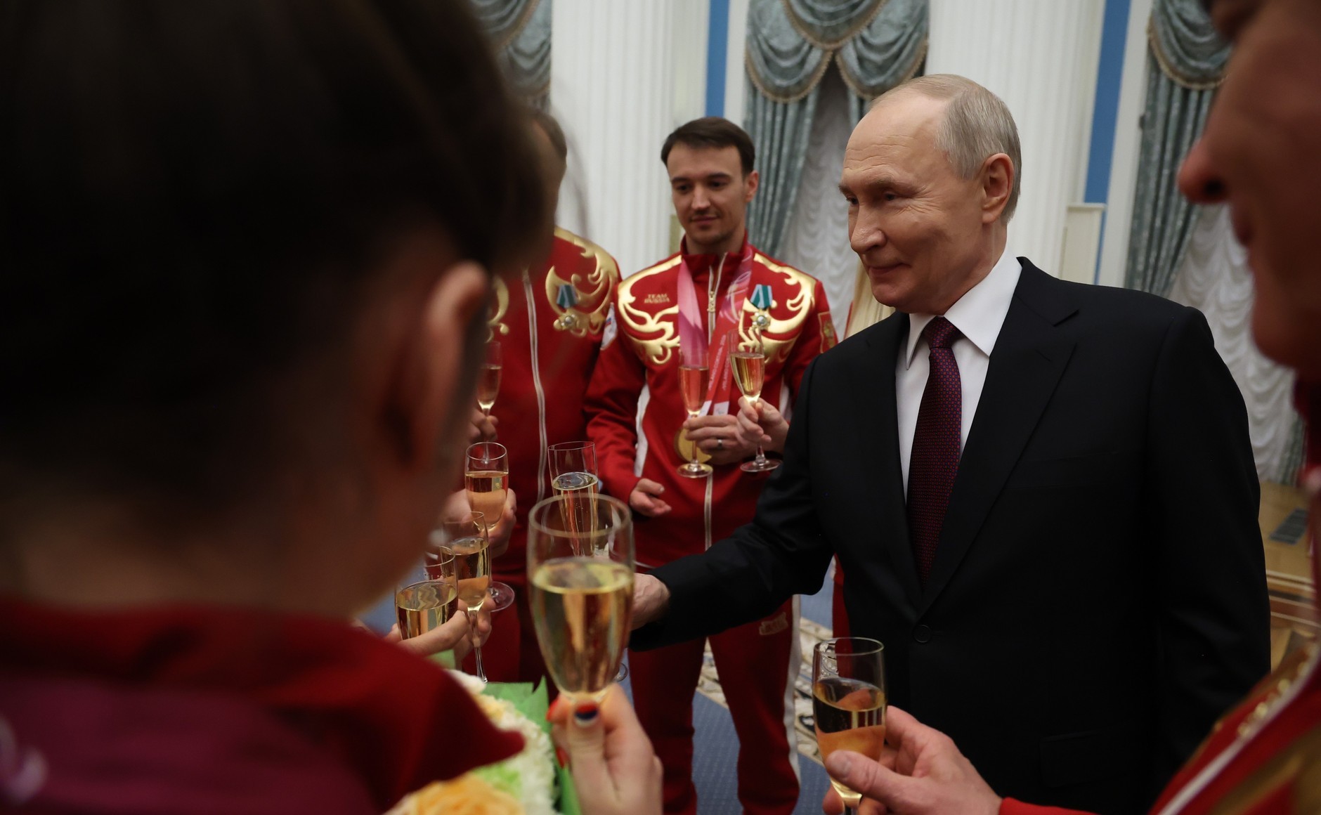 瓦洛佳小朋友  向第十四届冬季残奥会获奖者颁发国家奖章（二）弗拉基米尔·普京在克