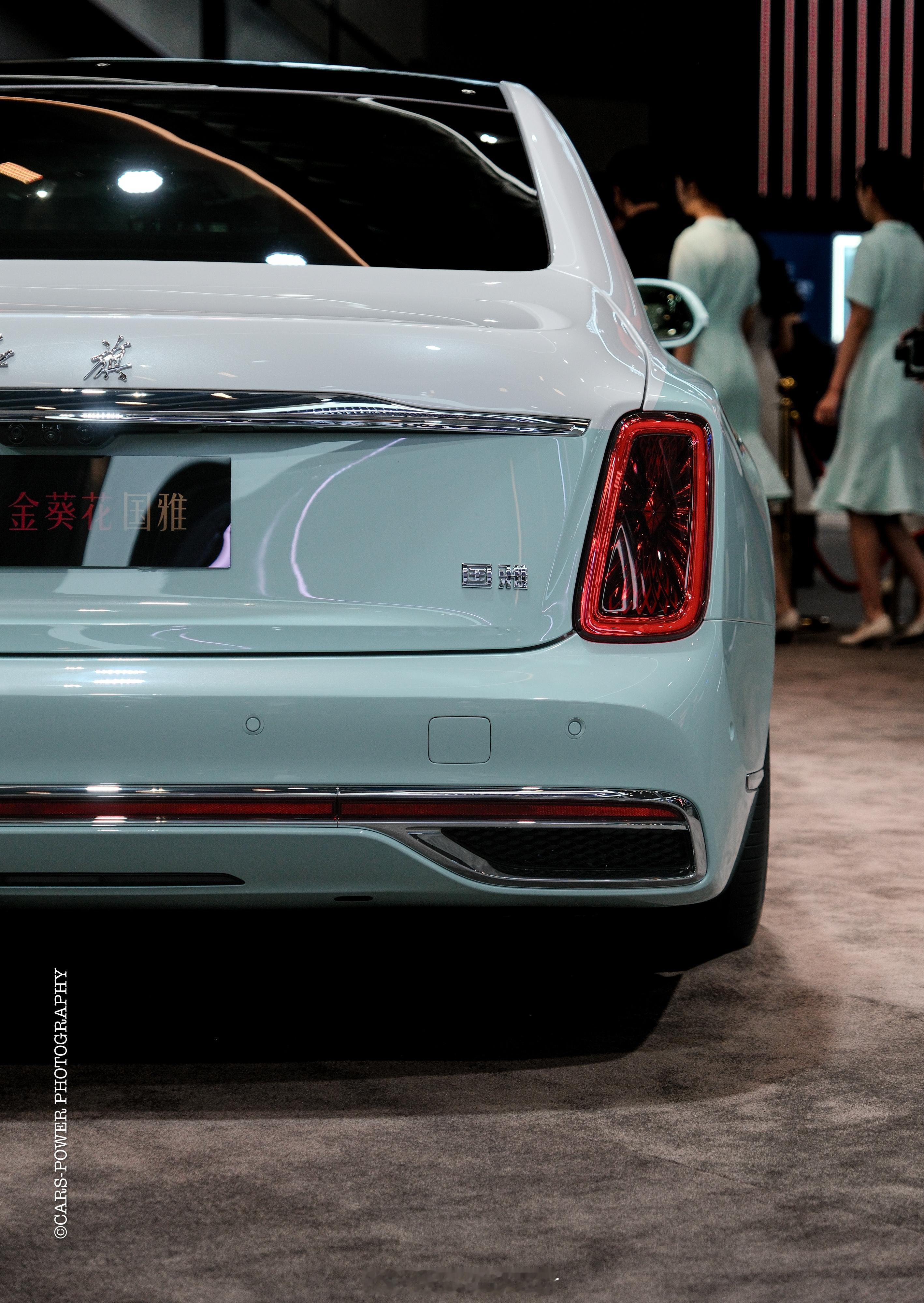 国产4.0T V8轿车四驱4.3秒破百红旗金葵花国雅售价186万元……这个价格你