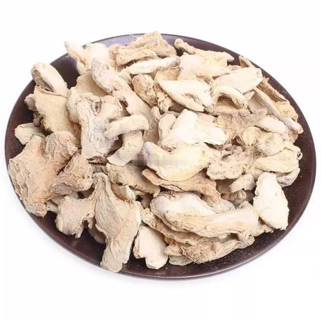 干姜是一味极常用的药。很多人只知道它“温中散寒”，却不知它对水液代谢的影响，极为