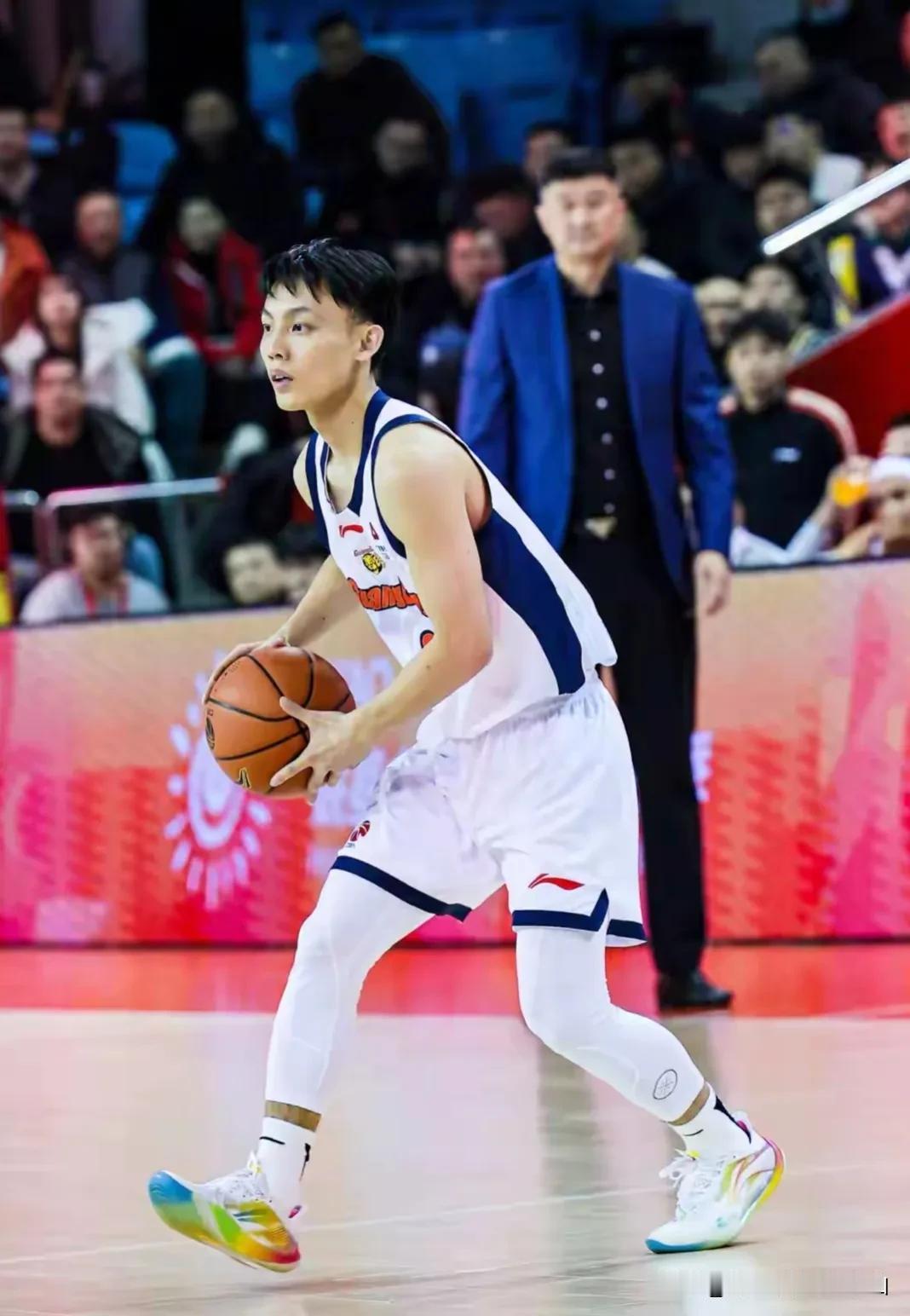 徐杰季后赛短板明显，当不了广东队夺冠基石，看数据说话。
1. 首轮（12进8）对
